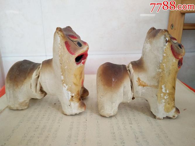 早期的玩具小老虎一对合拍