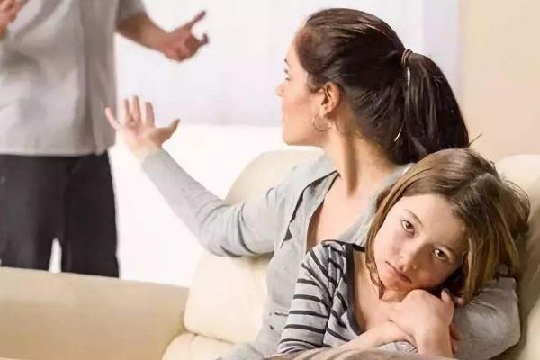 父母总在孩子面前吵架会对他们有什么影响?