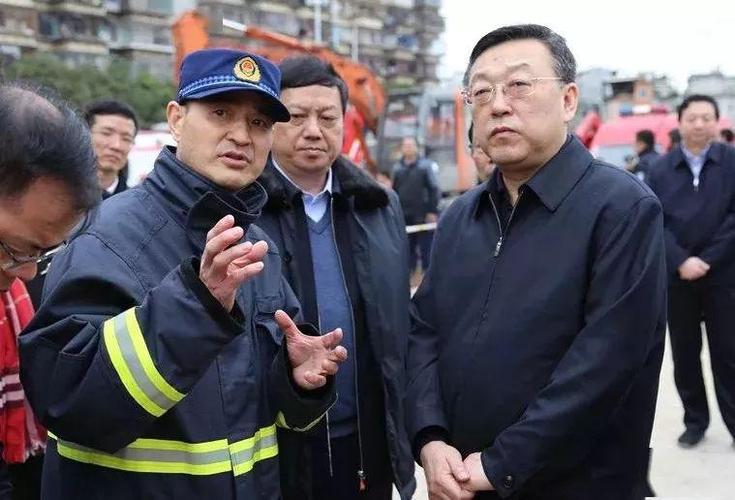 唐登杰省长听取王文生总队长关于救援情况的汇报