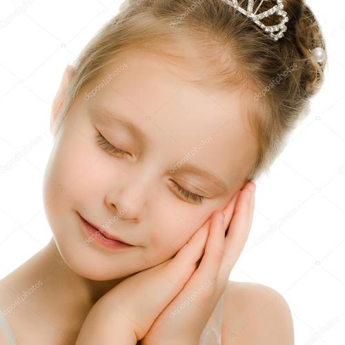 名称:与闭合的眼睛做梦的漂亮的美丽女孩