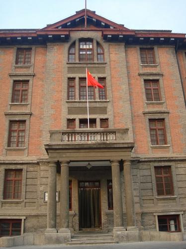 1919年竣工的北大红楼