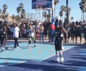 头盔哥与美国街球大神battle,但也搞不过nba球员鸭!