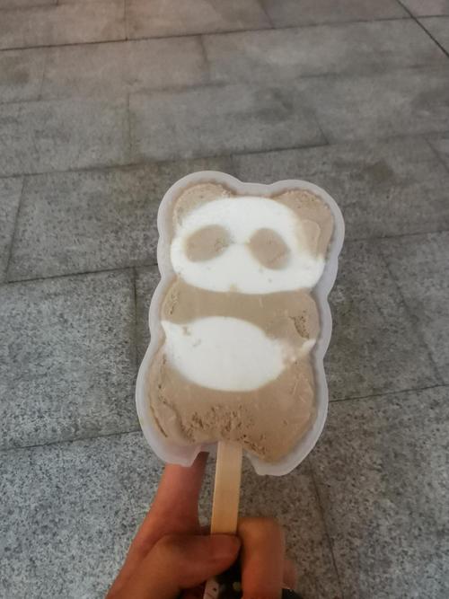 大熊猫型小雪人雪糕