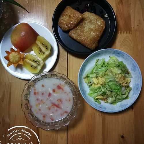 仍然是一个人的早餐;本想凉拌个白菜心的可一个鸡蛋液做糍粑还剩了不