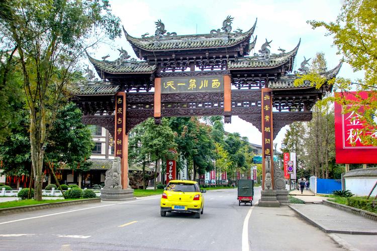 街子古镇,位于四川城都市崇州的街子镇,在崇州城西北25公里凤栖山下