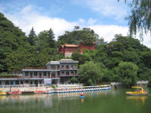 贵州行之五桃花公园乌蚌火锅