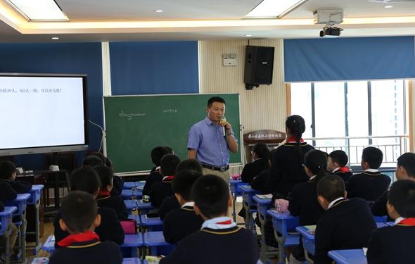 分别由夹灶小学的教导主任陈宏老师和益农镇小副校长丁林燕老师执教