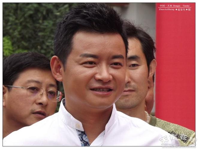 中央电视台著名节目主持人李佳明