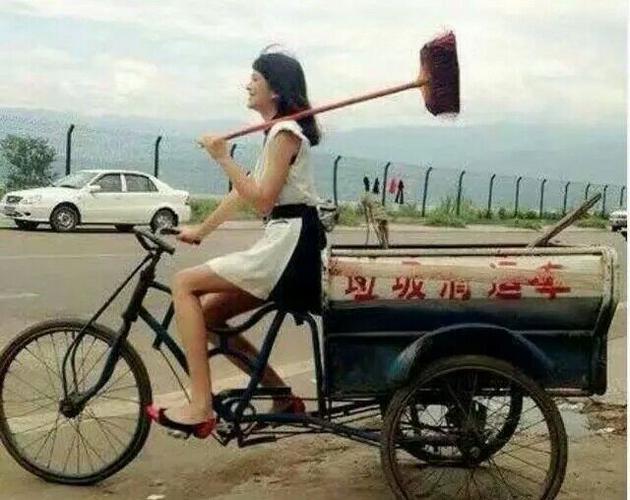 恶搞ps:求大神帮我p个三轮车和扫把,第一天上班有点