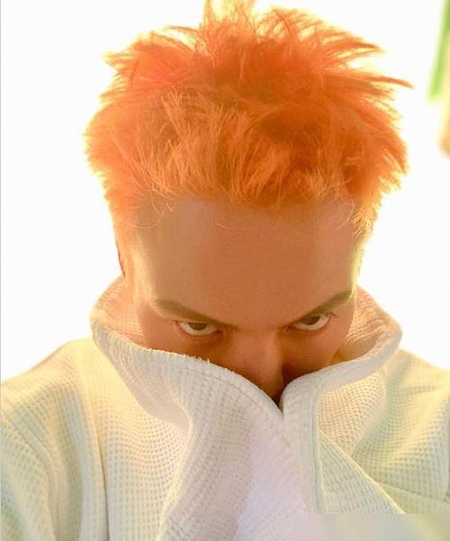 陈伟霆:头发染橙色,整体造型"撞脸"90版《封神榜》中的雷震子