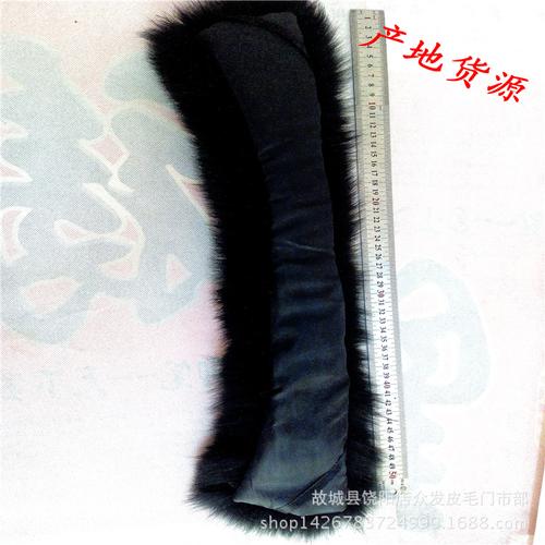 每个领子上都有扣鼻或飘带 您只需在衣服对应位置缝上扣子即可将