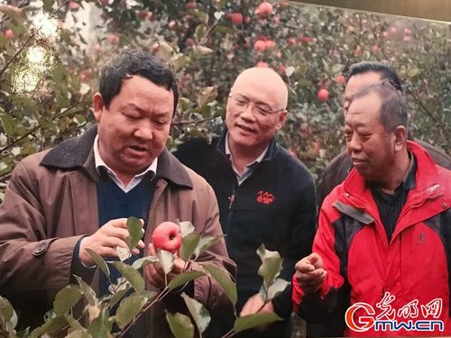 【网络媒体走转改】一生为民 缅怀"太行新愚公"李保国