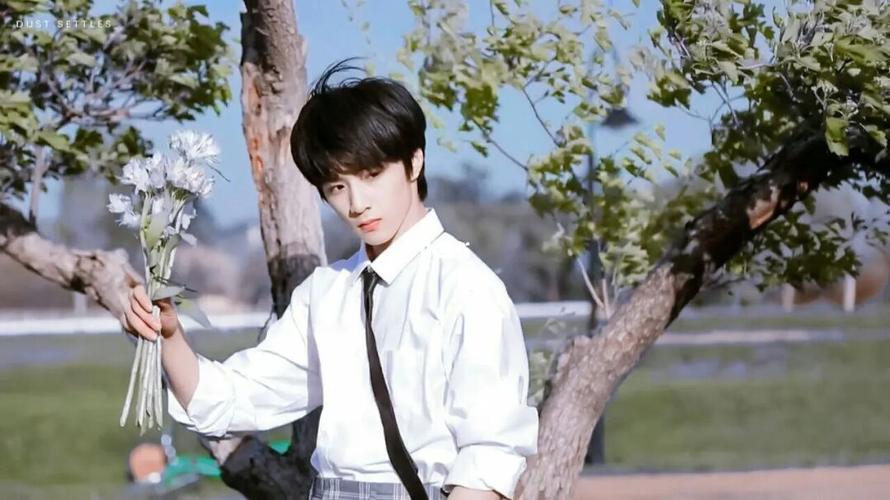 惊艳到我的几张刘耀文图片~ 每人说一句刘耀文的金句