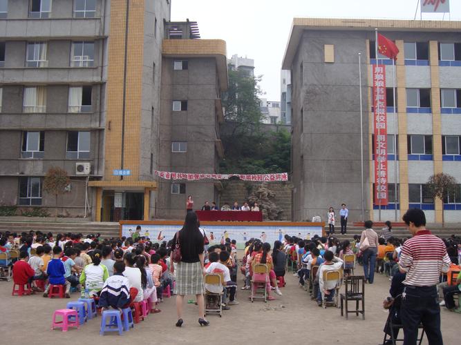 自贡市图书馆加强减灾防灾建设和谐校园公益讲座
