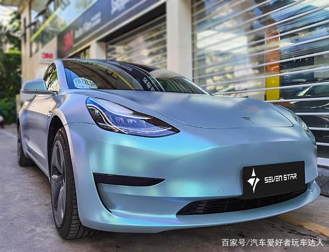 特斯拉m3哑面钻石灰魅蓝/灰与蓝相交,魅而不骚,街头大秀