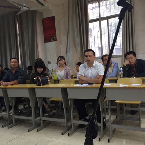 幸福就在我们的眼睛里!--昌东一中教师演讲比赛拉开帷幕