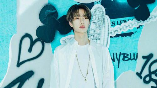 阳光少年王一博帅气街拍写真,大陆明星-回车桌面