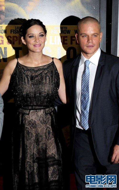 《传染病》纽约首映 玛丽昂·歌莉娅复古秀美背