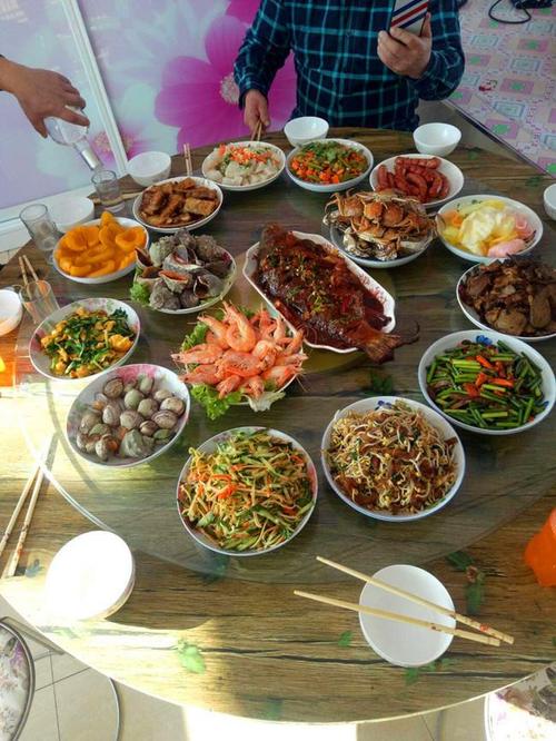 东北农村年夜饭大比拼,看看谁家做的最有年味?