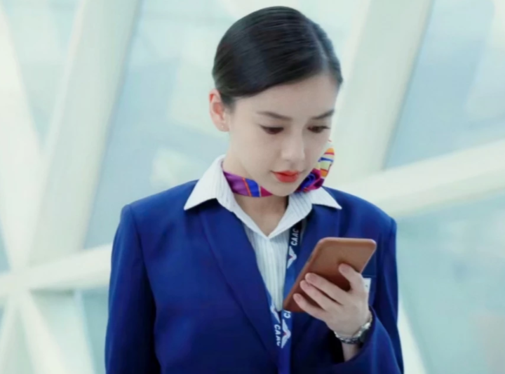 《中国机长》新海报:阚清子惊艳,焦俊艳帅气,看到李现