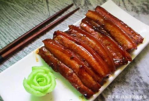 把子肉在济南是很亲民的小吃,除了价格公道,传承了上千年独特的配料和