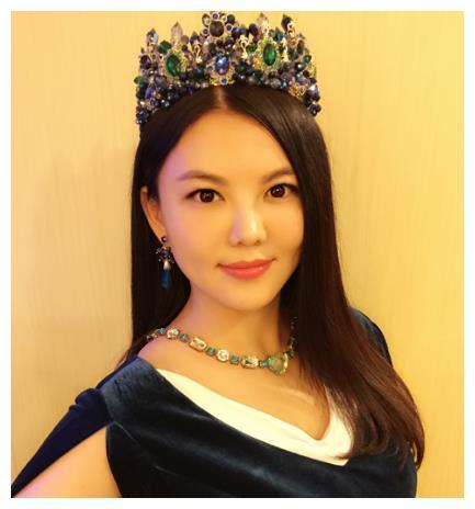 李湘身价上亿生活奢侈无比亲妹妹却只能过普通生活