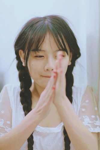 南笙 她还是这样自然的表情好看 自拍照很恐怖