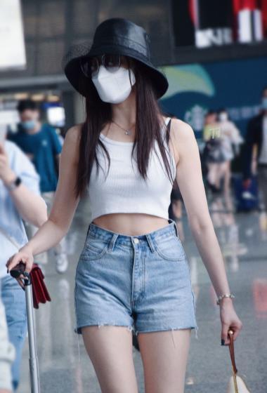 张天爱热裤美腿清凉性感街拍图片19