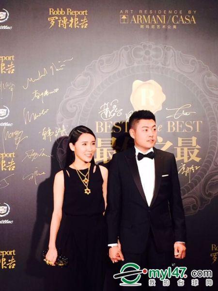 与刘烨伊能静泳坛小鲜肉同台 梁文博携妻亮相上海