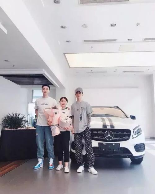 内地富二代微博兑现送豪车承诺,免费送女网友奔驰!