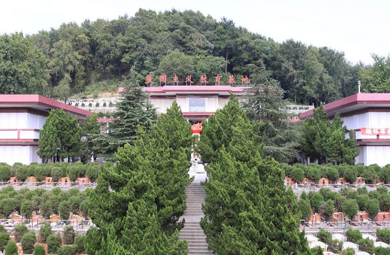 九峰革命烈士陵园   地址:武汉市洪山区东湖开发区九峰山革命烈士陵园