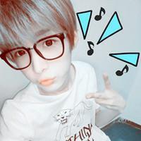 qq男生戴眼镜头像