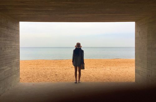 柔美的沙滩,平和的海面,干净的背影,纯粹的内心.