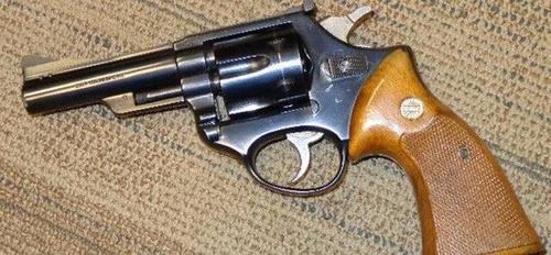 但他们的转轮手枪