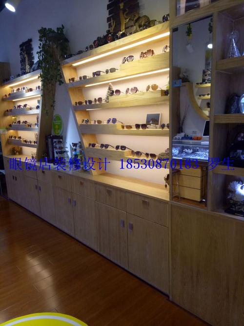 眼镜店装修灯箱的合理使用