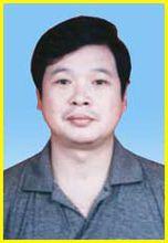 2004年4月调任县教育局局长,2006年兼任省重点中学东安一中党委书记