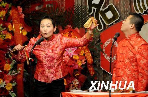 女性相声演员应该穿什么演出?