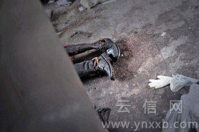 拆迁房里躺着个人只剩白骨尸体已经高度腐烂图