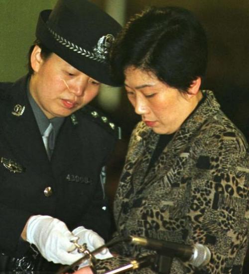 她是"湖南第一女巨贪",曾靠色相上位官至副厅级,一审被判死刑
