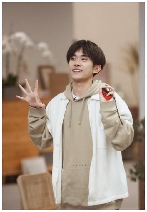 王俊凯易烊千玺都是被前辈宠溺的小朋友,成熟又不失可爱