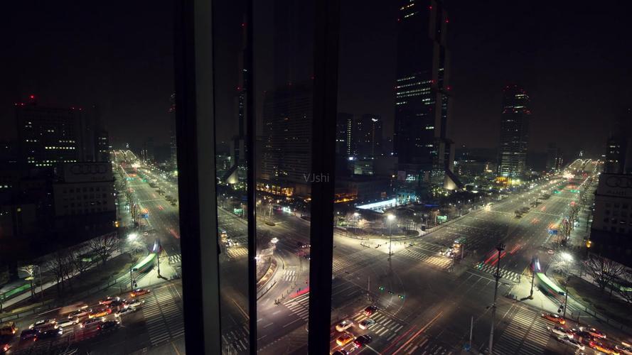 透过窗户看城市夜景_1920x1080_高清视频素材下载(编号:1352634)_实拍