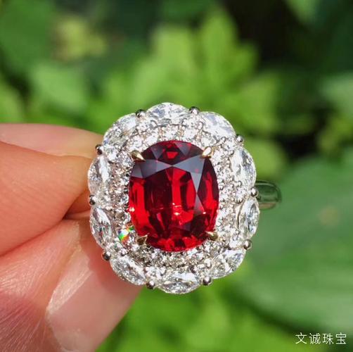 红钻石与红宝石的区别在哪如何区分红钻石与红宝石