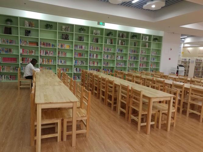 盘锦市兴隆台区图书馆自拍