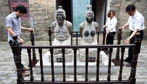 秦桧夫妇跪像现存七个,秦后人发声:拆除!文物局霸气回:试试看