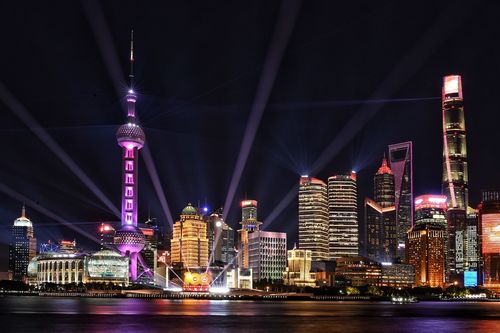 2021年6月22日,上海,"永远跟党走"黄浦江主题光影秀试演.