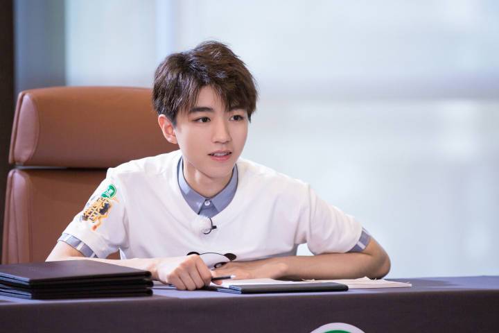 王俊凯《高能少年团》ep06录制高清图 面试官少年温柔