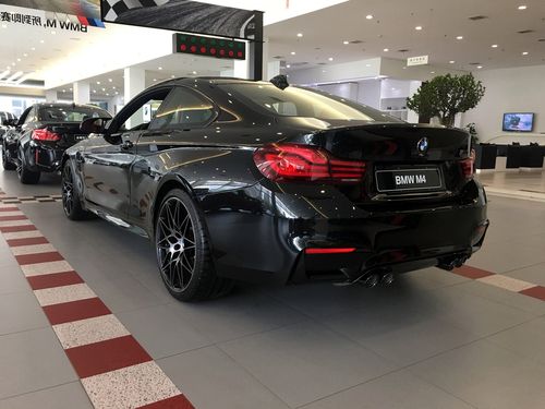 宝马m4 硬顶版 黑外红内 现车优惠23.11万元