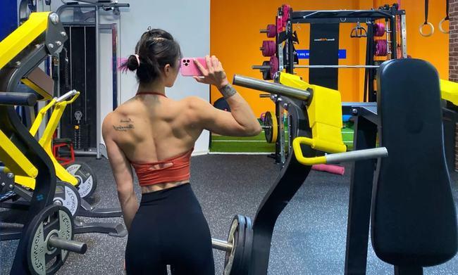 2005年成为云南省10米台跳水冠军,15岁选择退役,2016开始参加健美比赛