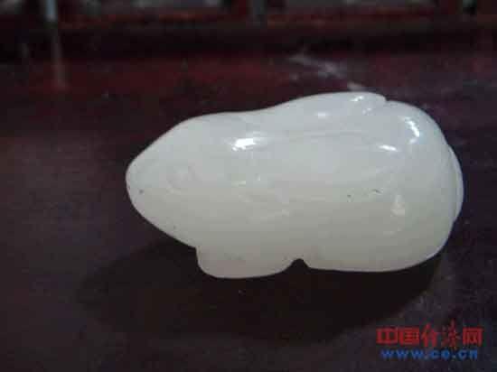 故得名汉白玉(类似品种有京白玉);产于阿富汗的大理岩,俗称"阿富汗玉"