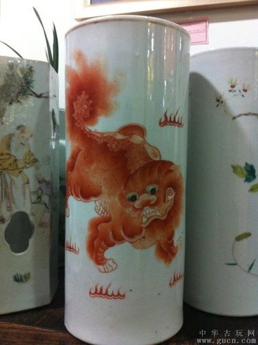 方家珍早期黄狮子大浅绛帽筒